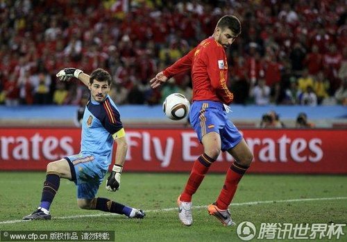 图文:西班牙VS瑞士 圣卡西无力回天_世界杯图