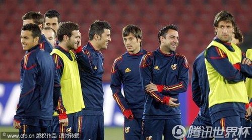 2010世界杯H组前瞻：西班牙备战小组赛 比利亚忙里偷闲打哈欠
