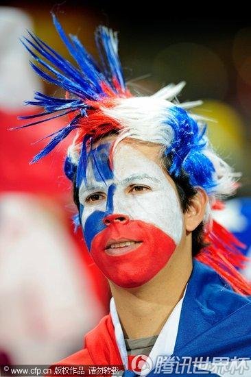 图文:智利VS西班牙 智利球迷国旗彩绘_2010南