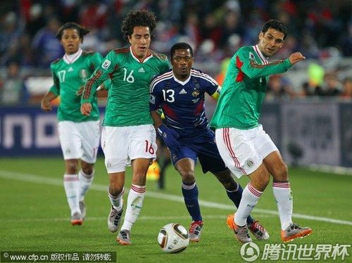 图文:法国VS墨西哥 埃弗拉助攻边路_2010南非