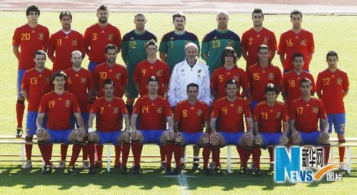 图文:西班牙国家队拍摄全家福_世界杯图片