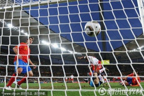 图文:西班牙0-1瑞士 西班牙失球瞬间_2010南非