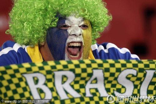 图文:巴西Vs朝鲜 山寨肥罗现身南非(72)
