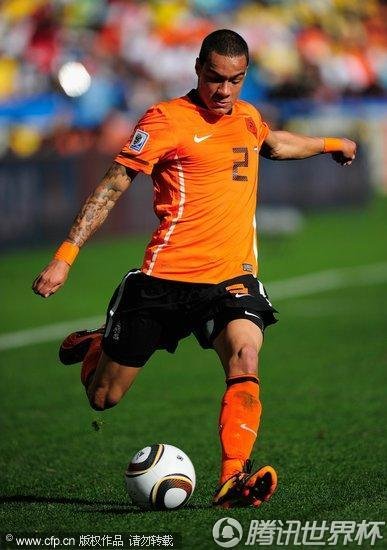 图文:荷兰VS日本 范德维尔长传球_世界杯图片