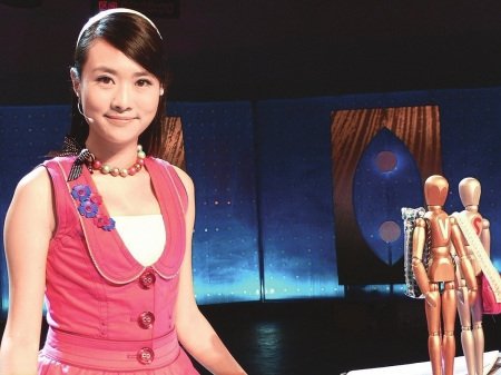 央视女主播王梁就渐渐被口水淹没