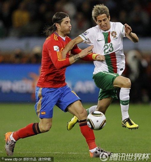 图文:西班牙VS葡萄牙 拉莫斯盯防对手