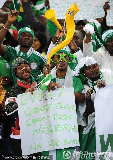 图文:尼日利亚VS韩国 球迷期待进入16强_世界