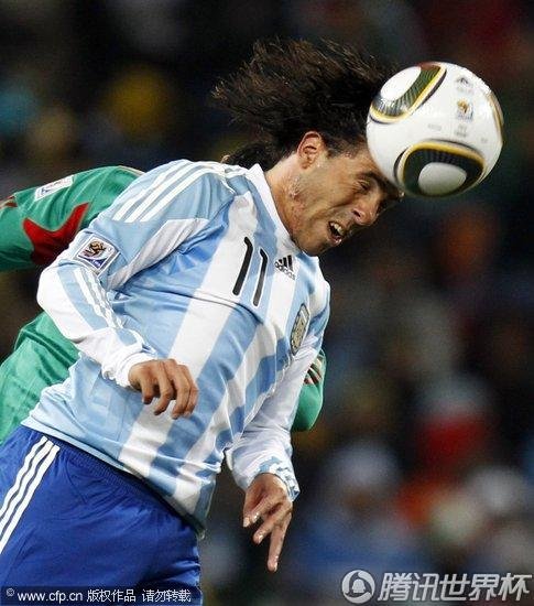 图文:阿根廷3-1墨西哥 特维斯头球_B组新闻