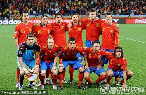 图文:西班牙1-0葡萄牙 西班牙首发阵容_2010南