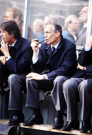 意媒对比1982年冠军之师 功勋教练:无可比性_