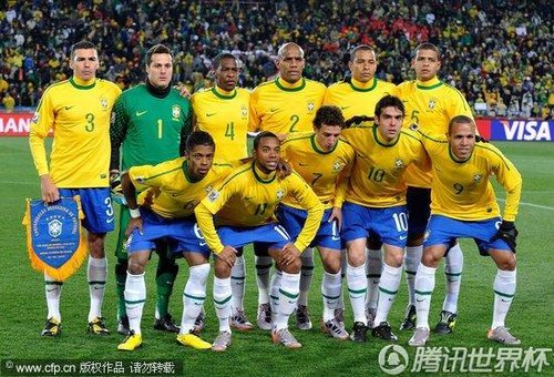 图文:巴西VS朝鲜 巴西队首发合影_2010南非世界杯