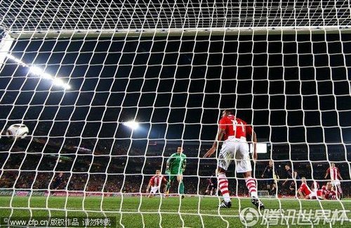 图文:巴拉圭0-1西班牙 比利亚成功绝杀_2010南