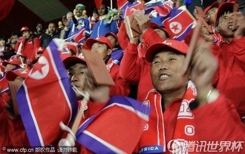 图文:巴西2-1朝鲜 朝鲜队啦啦队_世界杯图片