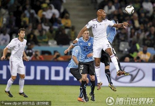 图文:法国0:0乌拉圭 阿内尔卡回头望月_2010南
