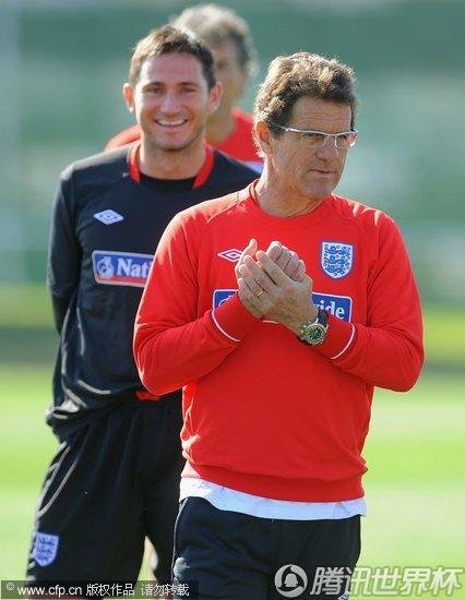 图文:英格兰备战 卡佩罗带头训练_2010南非世界杯