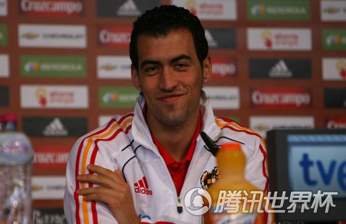 西班牙后腰:斯内德很可怕 荷兰足球铸就巴萨_