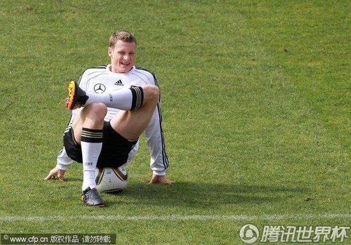 图文:世界杯临近 德国队加紧训练(2)_2010南非
