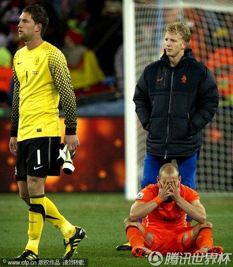图文:荷兰0-1西班牙 荷兰队员哭泣_世界杯图片