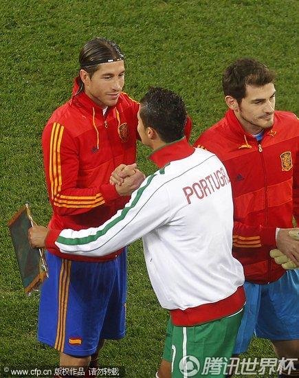 图文:西班牙1-0葡萄牙 C罗赛前表示友好_世界
