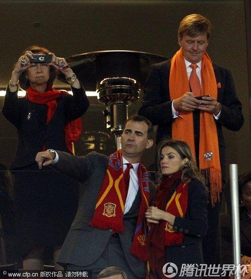 图文:荷兰VS西班牙 西班牙名人看比赛_2010南