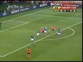 视频：卢西奥禁区手球 荷兰失点球机会