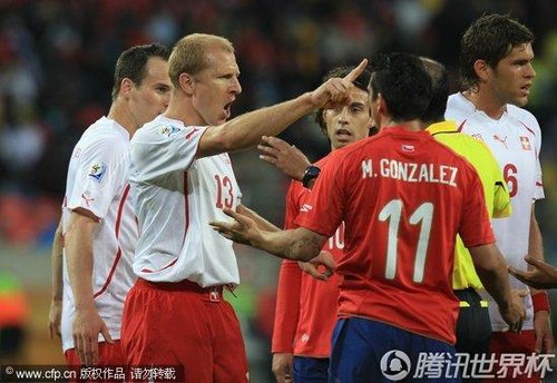 图文:智利1-0瑞士 球员裁判发生冲突_世界杯图