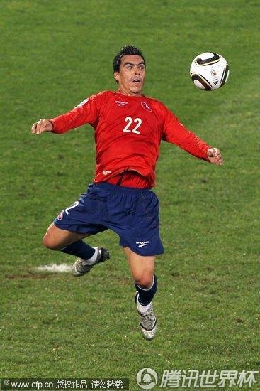 图文:智利1-2西班牙 替补前锋帕雷德斯_2010南