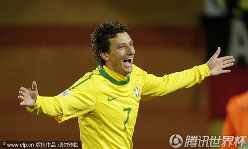 图文:巴西2-1朝鲜 埃拉诺欣喜若狂