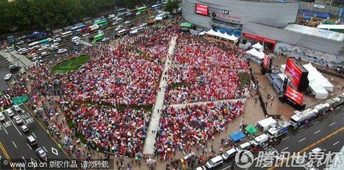 2010世界杯B组:首尔广场成红色海洋 数万球迷