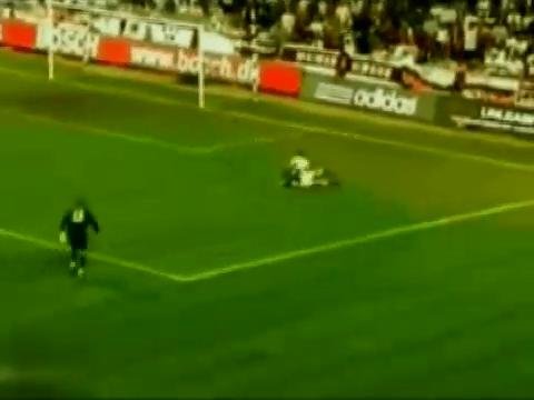 视频:5大世界杯门将失误 疯子门将后场玩火_2