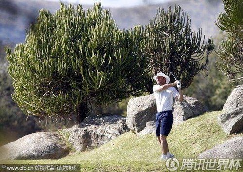 图文:英格兰高球场放松 格林心情不错(1)_世界