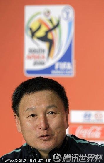 图文:韩国队备战训练 队员新闻发布会(2)_世界