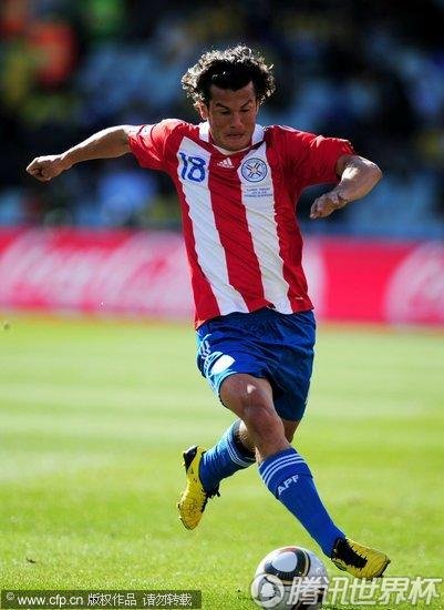 图文:斯洛伐克VS巴拉圭 巴尔德斯高速突破_世