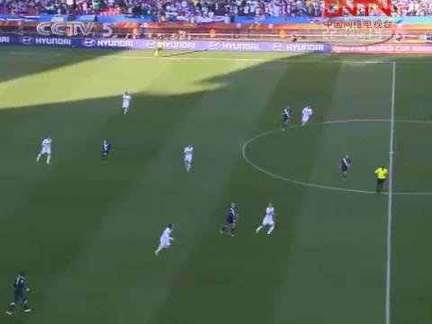 视频:梅德利特前场犯规 任意球惊出门将冷汗_