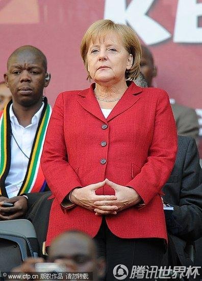 图文:阿根廷VS德国 默克尔再现经典手势