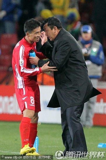 图文:巴西2-1朝鲜 主教练与志尹南交流_世界杯