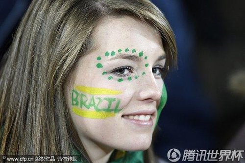 图文:巴西vs智利 美女迷离眼神_2010南非世界