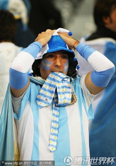 图文:阿根廷0-4德国 阿根廷球迷万分失望_B组