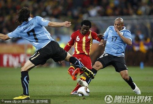 图文:乌拉圭VS加纳 安南起脚远射_2010南非世界杯