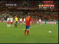 视频：阿隆索任意球被挡出 西班牙禁区内乱战