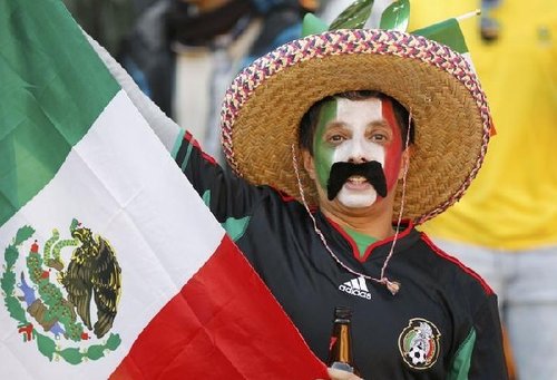 图文：南非世界杯开幕式 大胡子墨西哥球迷
