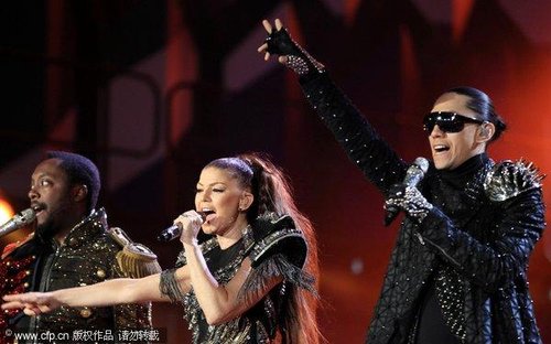 图文:南非世界杯演唱会 黑眼豆豆激情演唱_世