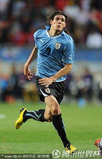 图文:乌拉圭2-1韩国 卡瓦尼奔跑_2010南非世界杯