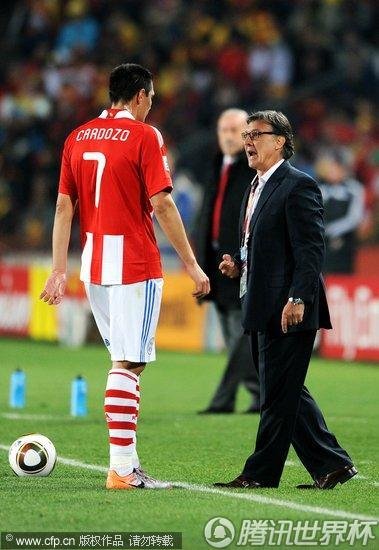 图文:巴拉圭VS西班牙 教练指导卡多索_2010南