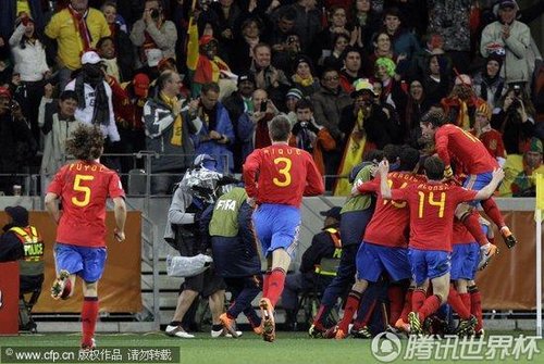图文:西班牙VS葡萄牙 球员疯狂庆祝