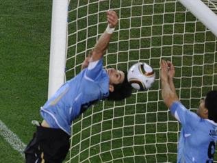 乌拉圭上帝手球助胜 苏亚雷斯或将遭追加处罚