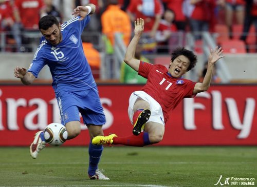 图文:韩国VS希腊 李承烈飞铲托罗西迪斯_世界