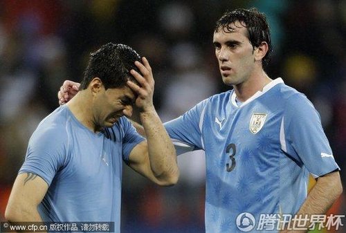 图文:德国3-2乌拉圭 乌拉圭队员哭泣_世界杯图