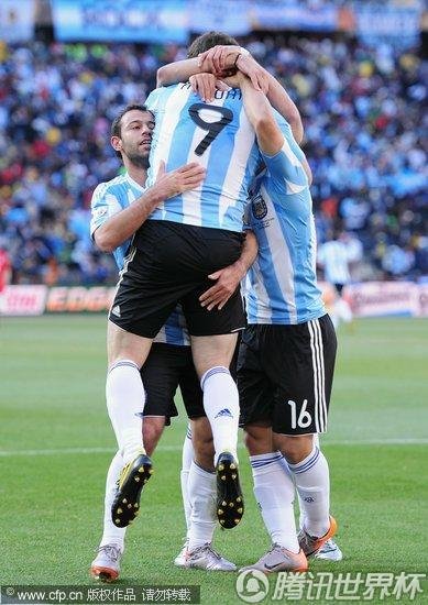 图文:阿根廷4-1韩国 伊瓜因上演帽子戏法_B组