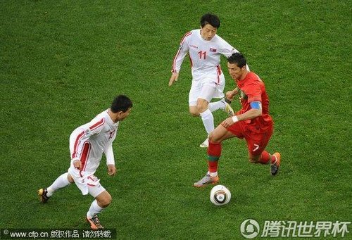 图文:朝鲜Vs葡萄牙 C罗被双人包夹_世界杯图片